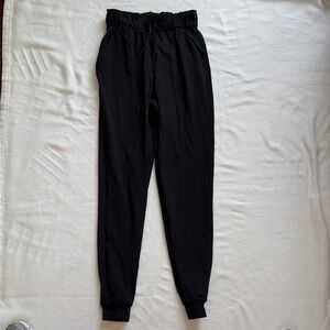 Black lululemon Jogger Pants sz 2
